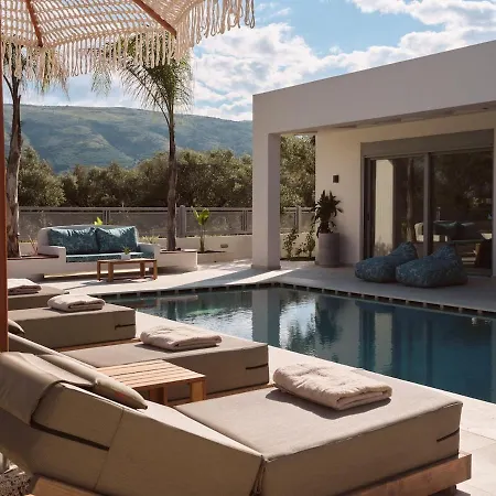 Вилла D&a, A Private Sanctuary With Heated Pool By Mindyourvilla *