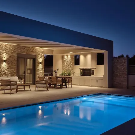 Вилла D&a, A Private Sanctuary With Heated Pool By Mindyourvilla *